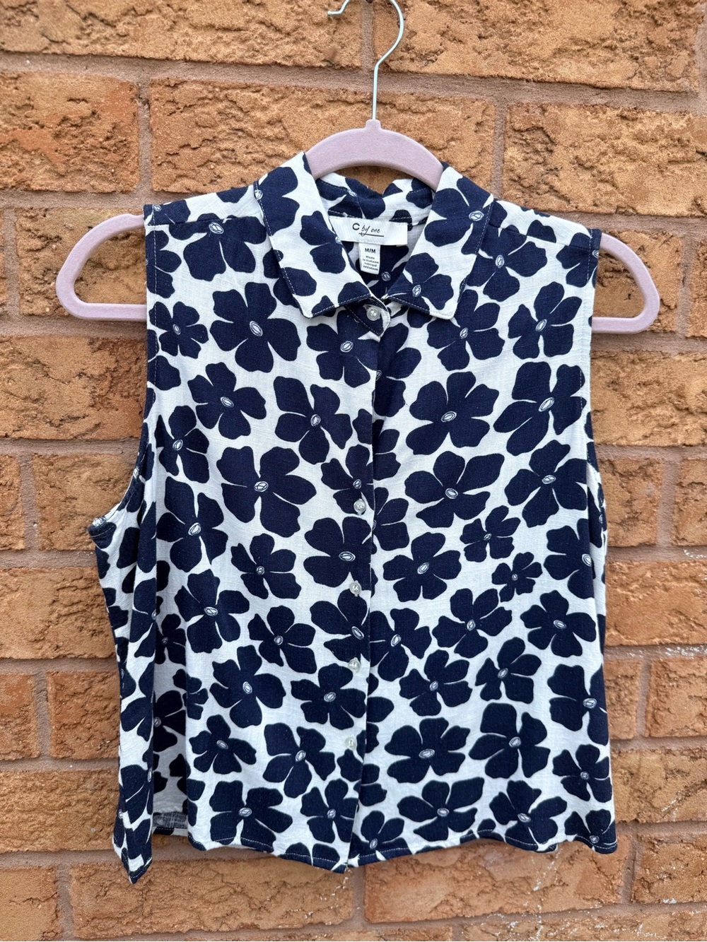 4/$25 • C by one Navy Floral Linen Blend Sleeveless Button-Front Top